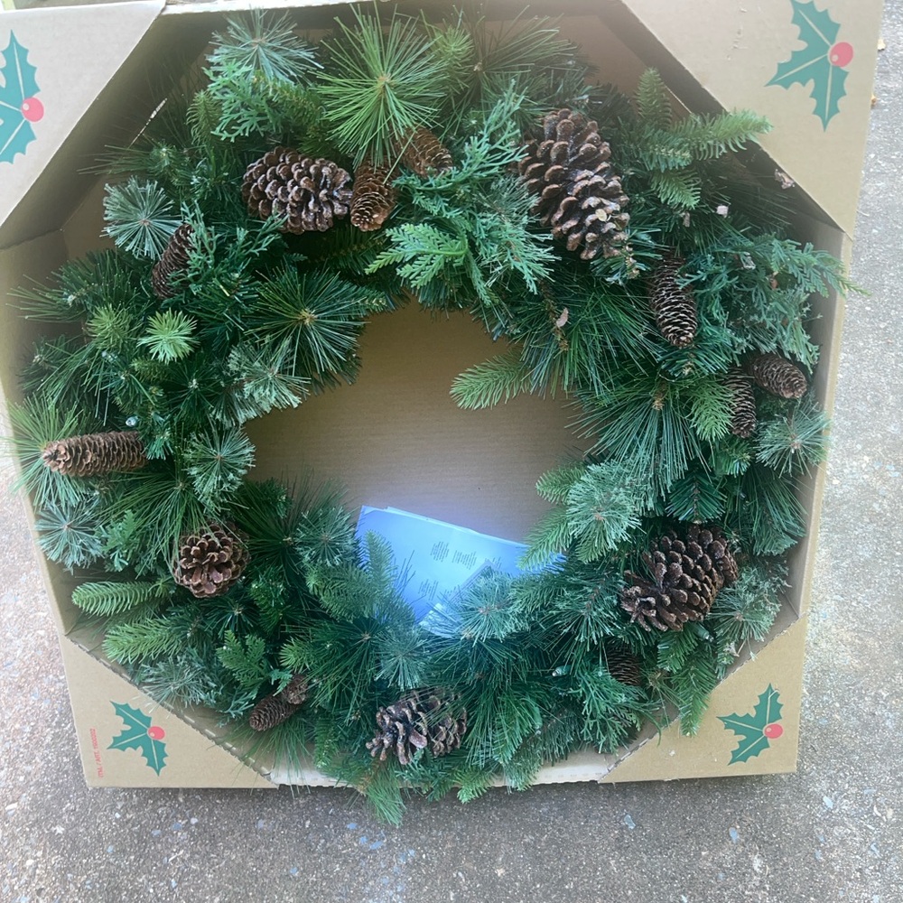 Light Up Christmas Reef With Pine Cones 32 in